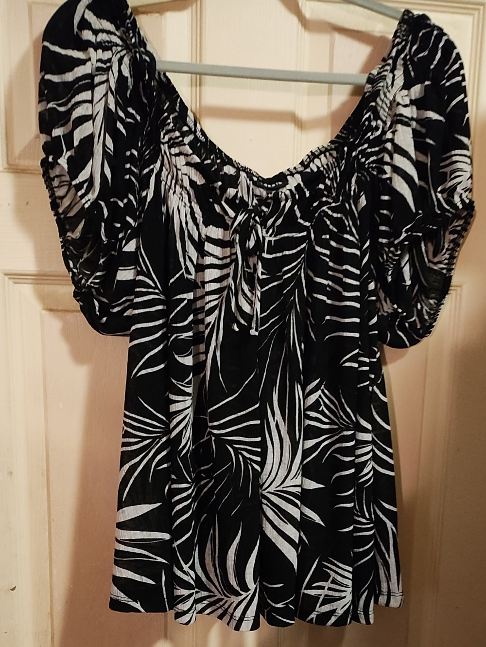 Torrid Black and White Off-Shoulder Puff Sleeve Tunic